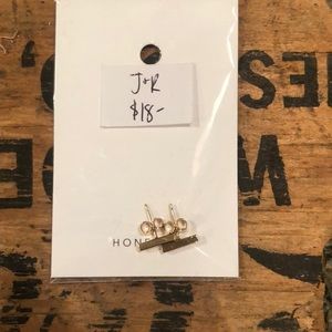 Cute gold post earrings